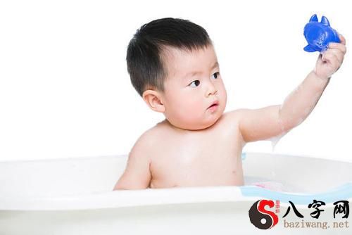 梦见自己在浴盆里洗澡