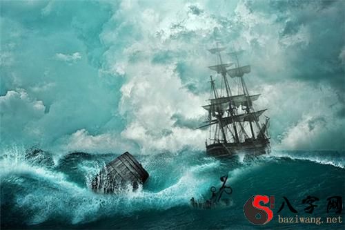 梦见自己掉海里