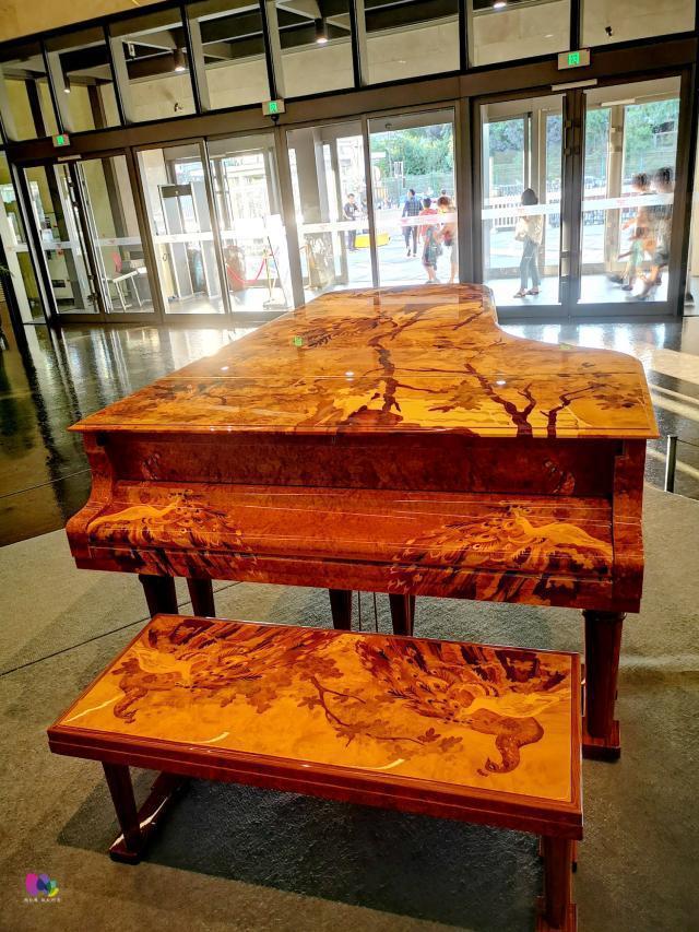 赛博体育世界第一架外壳用40多种木材制成的钢琴耗时四年纯手工拼接而成(图5)