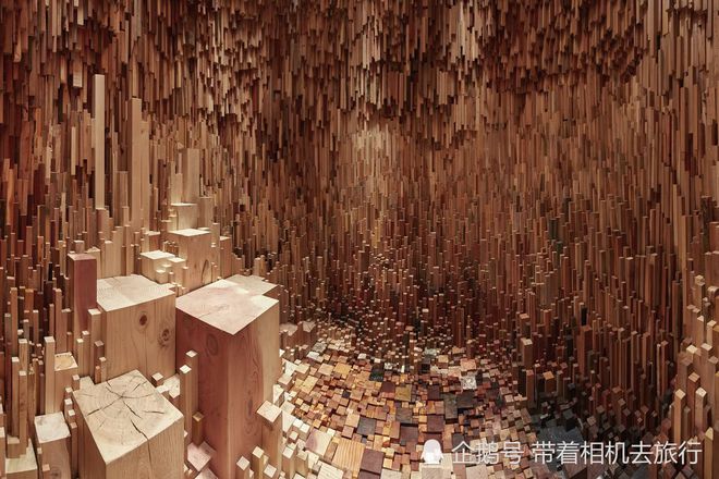 赛博体育设计师用上万种木材拼合出特殊房屋室内相当震撼(图1)