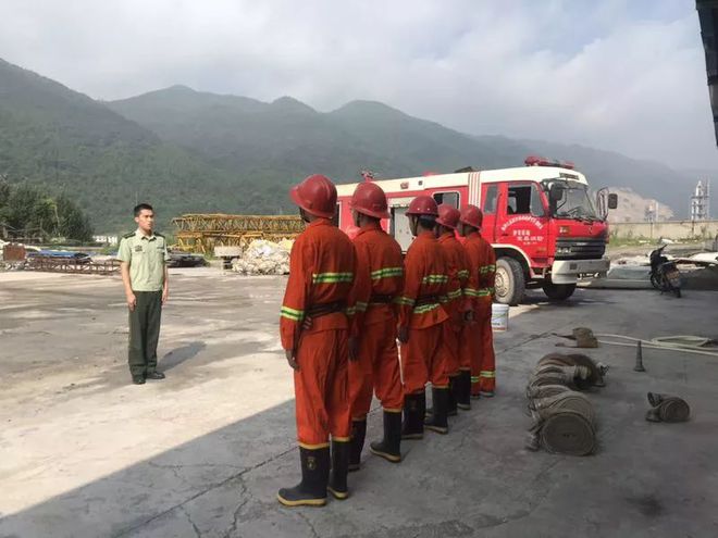 长阳消防中队联合长丹红木业专职开展联勤联训工作(图3)